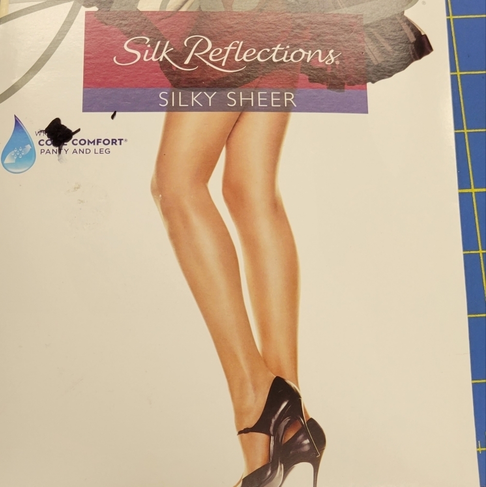 Silk Reflections Controled Top Reinforced Toe EF Natural Silky Sheer